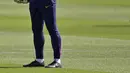Sebelumnya, kedua tim sudah empat kali saling berhadapan di ajang La Liga maupun Copa del Rey. Intensitas pertemuan yang cukup sering itu membuat rivalitas kian memanas. Tampak dalam foto, pelatih Barcelona asal Jerman, Hans-Dieter Flick memberi isyarat sesi latihan menjelang pertandingan leg pertama perempat final Liga Champions 2025/2026 melawan Atletico Madrid di lapangan latihan Joan Gamper, Sant Joan Despi, dekat Barcelona, pada Selasa 7 April 2026. (MANAURE QUINTERO/AFP)