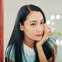 Beberapa bahan alami bisa digunakan untuk menghilangkan mata panda/copyright shutterstock/Dragon Images