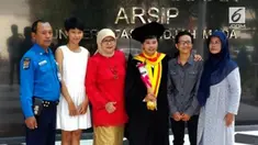 Teguh Suparman pantas berbangga hati saat anak pertamanya diwisuda menjadi doktor di UGM.
