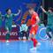Pemain Timnas Futsal Indonesia merayakan keunggulan atas Vietnam pada babak perempat final Piala Asia Futsal 2026 di Indonesia Arena, Kompleks Gelora Bung Karno, Senayan, Jakarta, Selasa (3/2/2026). Timnas Futsal Indonesia memastikan lolos ke semifinal AFC Futsal 2026. (Bola.com/Bagaskara Lazuardi)