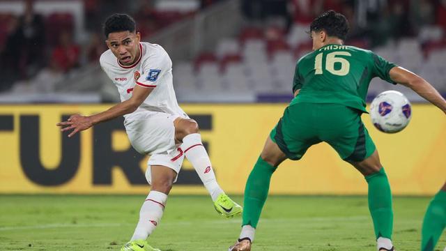 Aksi Marselino Ferdinan ketika menjebol gawang Timnas Arab Saudi, Selasa (19/11/2024) (c) Bola.net/M Iqbal Ichsan