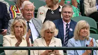 Ratu Camilla menghadiri pertandingan Wimbledon 2024 pada Rabu, 10 Juli 2024. (dok. ANDREJ ISAKOVIC / AFP)