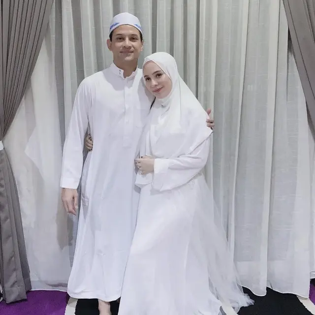 5 Potret Lucky Perdana dan Lidi Brugman Pakai Busana Senada, Romantis