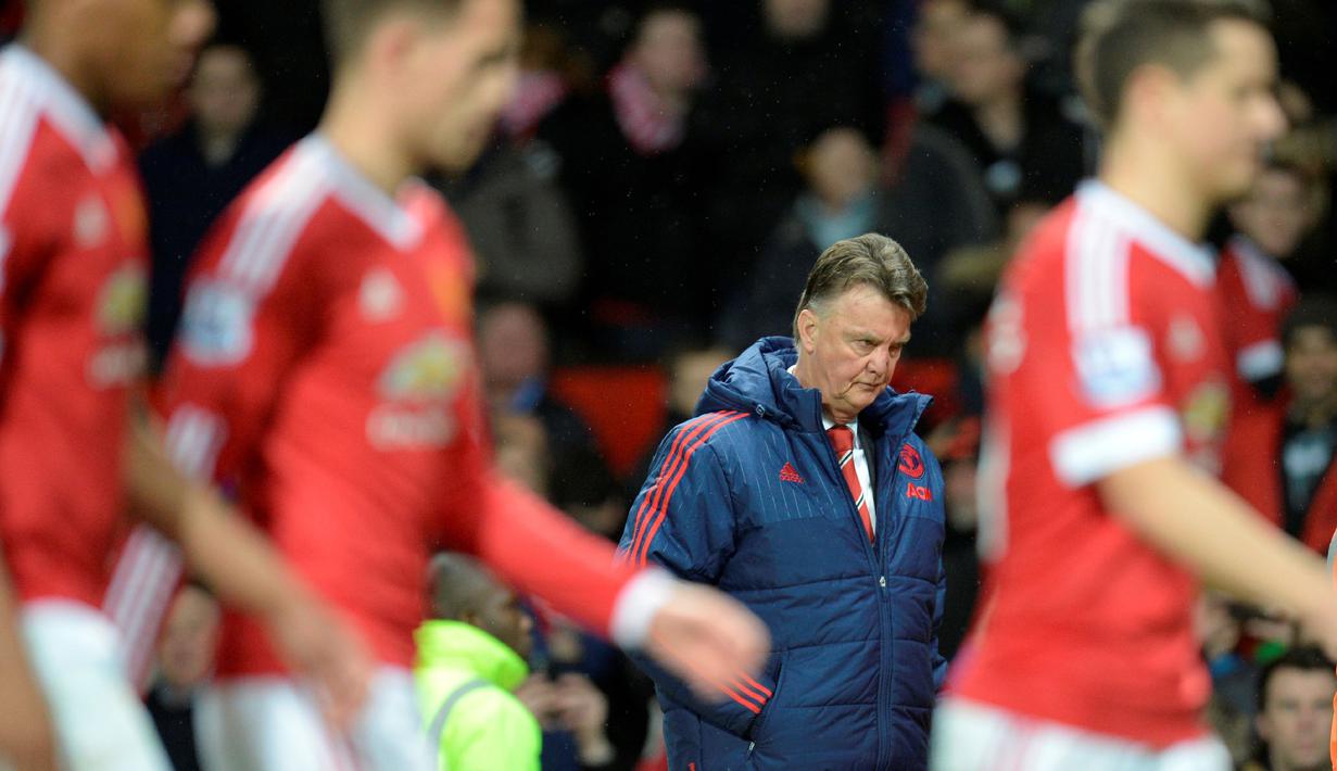 Ekspresi pelatih MU, Louis van Gaal, setelah timnya kalah dari Southampton 0-1 dalam lanjutan Liga Inggris di Stadion Old Trafford, Manchester, Sabtu (23/1/2016). (AFP/Oli Scarff)