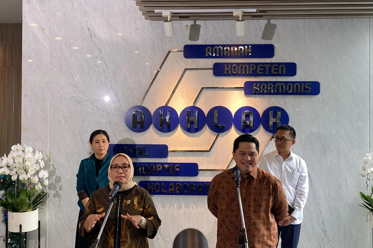 Menteri Badan Usaha Milik Negara (BUMN) Erick Thohir saat ditemui di Kantor Kementerian BUMN, Jakarta, Selasa (24/12/2024). (Tira/Liputan6.com)