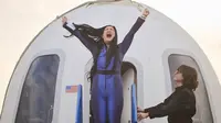 Curhat Aktivis Ngaku Depresi Berat Setelah Terbang ke Luar Angkasa Bareng Katy Perry