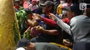 Terlihat raut wajah gembira warga saat mengikuti kegitaan tumpengan. (merdeka.com/arie basuki)