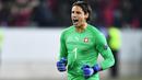 Ekspresi kegembiraan kiper timnas Swiss, Yann Sommer usai timnas Swiss mengalahkan tim tamu Belgia pada laga Nations League yang berlangsung di stadion Swissporarena, Senin (19/11). Timnas Swiss menang 5-2. (AFP/Fabrice Coffrini)