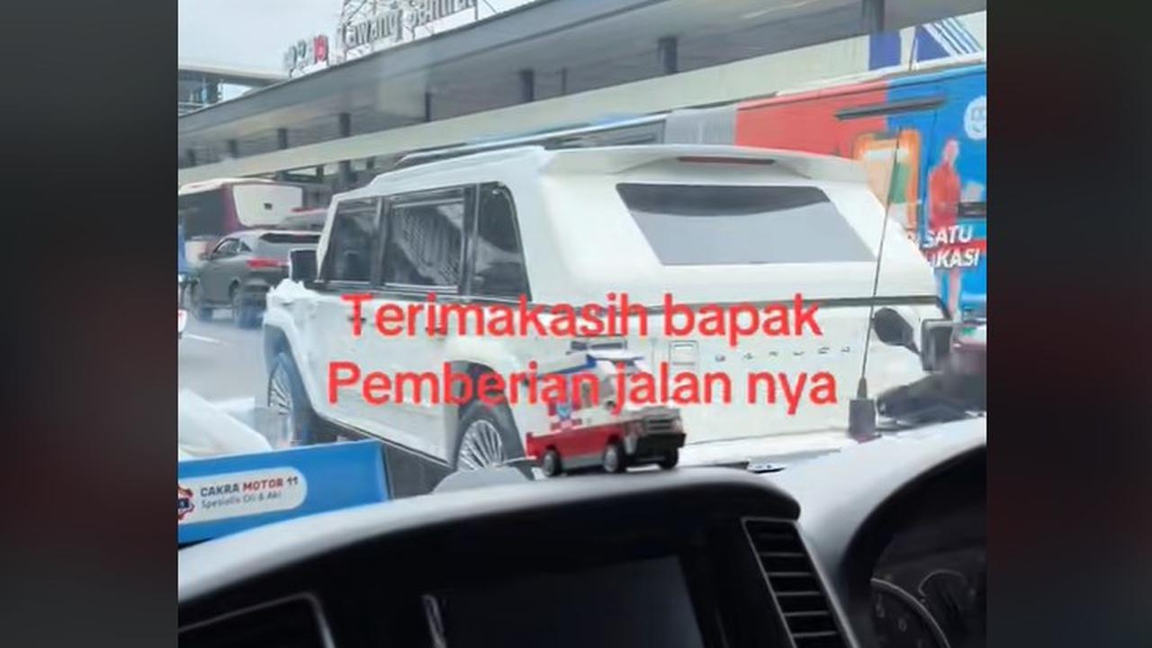 Rombongan Presiden Prabowo Beri Jalan Ambulans, Banjir Pujian dan Diharapkan Dicontoh Pejabat dan Masyarakat.  foto: TikTok @driver_ambulance14Ir