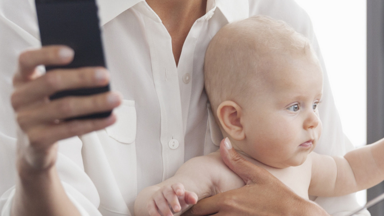  Banyak Ortu Berlebihan Unggah Perkembangan Anak ke Media Sosial