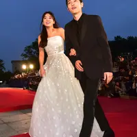 Song Joong Ki dan Song Hye Kyo merupakan pasangan yang sangat disukai oleh publik. Bahkan banyak pihak yang berharap agar pasangan yang dijuluki Song Song Couple ini didoakan punya anak. (JUNG YEON-JE/AFP)