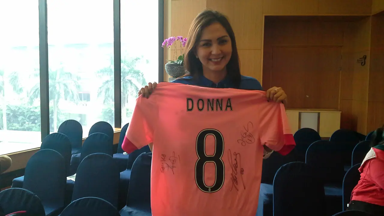 Presenter Wanita Indonesia Mengaku Beruntung Bertemu Zambrotta