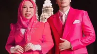 Pebisnis kosmetik, Dato' Seri Dr Hajah Vida, dan asisten pribadinya, Syed Qusyairi Syed Mahmud Iskandar. (dok. tangkapan layar video Instagram @datoserivida/https://www.instagram.com/p/CaW_x_ghxZ-/)