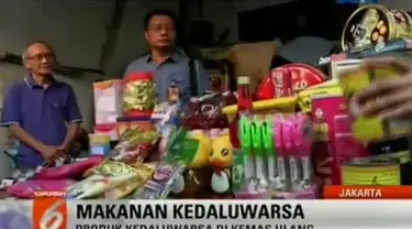 BPOM dan Polda Metro Jaya merazia makanan kedaluwarsa yang dikemas ulang di kawasan Sunter, Jakarta Utara.