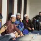 Suasana Duka di Rumah Syekh Ali Jaber di Lombok. (Liputan6.com/Hans Bahanan)