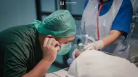 Momen Haru Kesha Ratuliu Akhirnya Bisa Peluk Baby Qwenzy