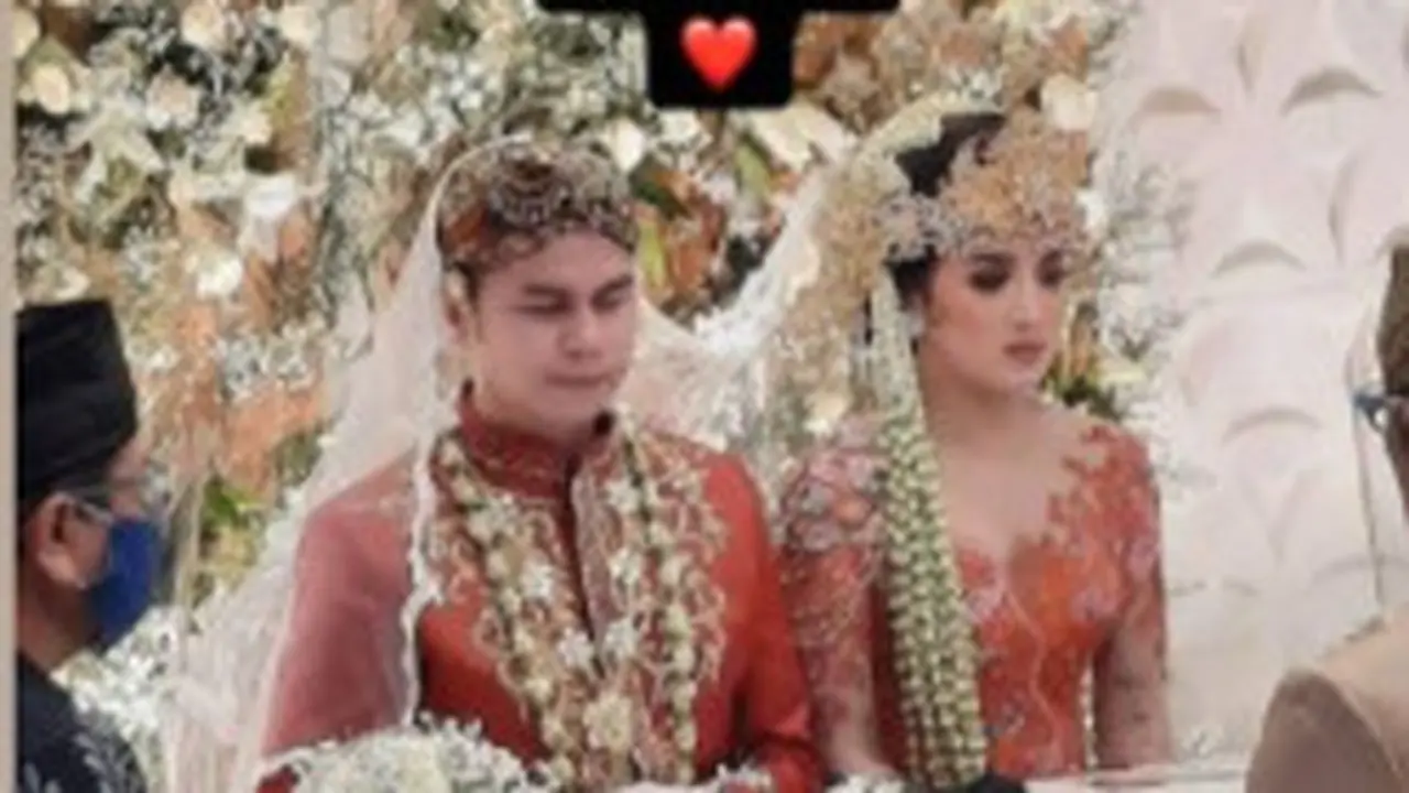6 Momen Pernikahan Handika Pratama dan Rosiana Dewi, Digelar Adat Sunda dan Minang
