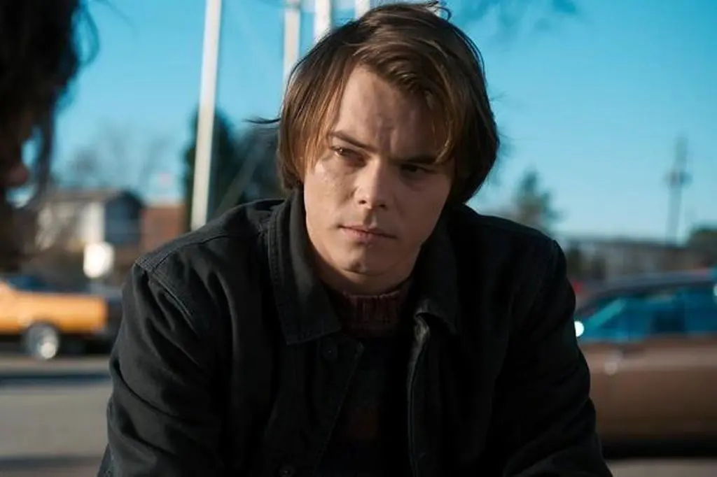 Charlie Heaton, aktor Stranger Things yang ditolak masuk Amerika Serikat (Sumber Foto: independent.co.uk)