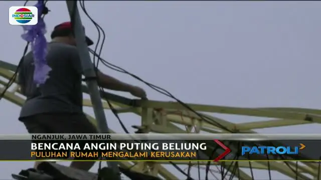 Angin puting beliung di Nganjuk, Jawa Timur mengakibatkan puluhan rumah rusak