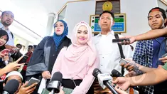 Eddies Adelia seusai menjalani persidangan di Pengadilan Negeri Jakarta Selatan, Rabu (28/4/2015). Majelis Hakim PN Jaksel menjatuhkan vonis kepada terdakwa kasus pencucian uang, Eddies Adelia dengan hukuman tiga bulan penjara (Liputan6.com/Panji Diksana)