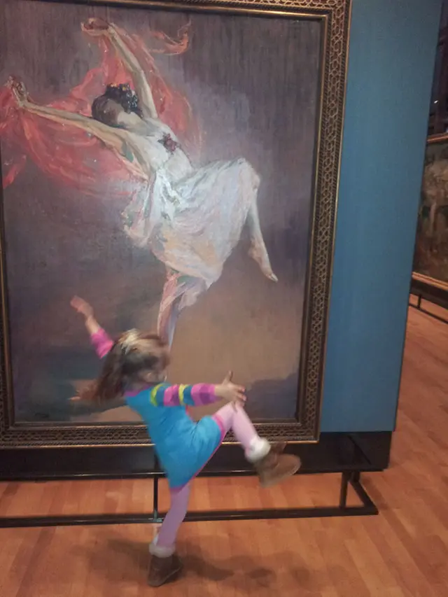 Tingkah Lucu Pengunjung Museum