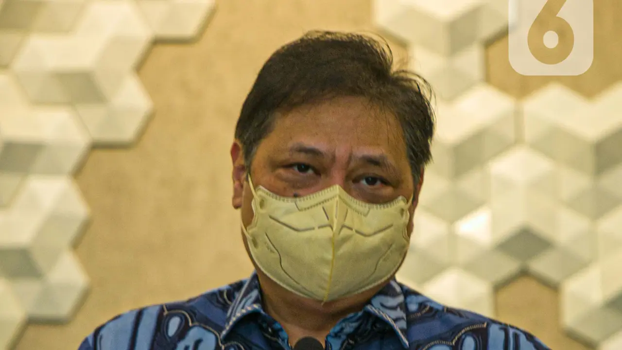 FOTO: Kemristek Beri GeNose C19 kepada Kemenko Perekonomian untuk Deteksi COVID-19