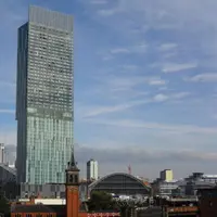 Setiap hembusan angin kencang melewati 'tubuhnya', gedung pencakar langit ini mengeluarkan suara mirip tangisan.