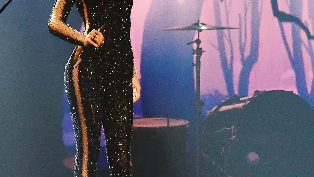[Bintang] Taylor Swift Pamer Kemesraan dengan Calvin Harris Saat Liburan Bersama