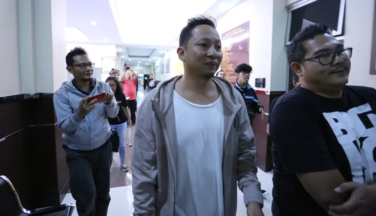 Bintang film Berangkat itu melihat Tora dalam kondisi baik. Bahkan, meski sedang berurusan dengan polisi, ia melihat dalam kondisi sehat dan tetap melucu. (Adrian Putra/Bintang.com)