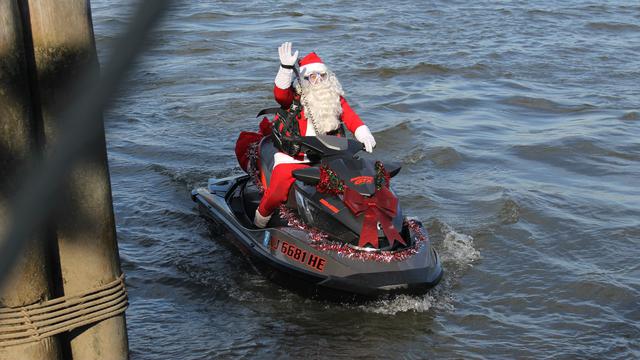 Ilustrasi Sinterklas Kendarai Jetski