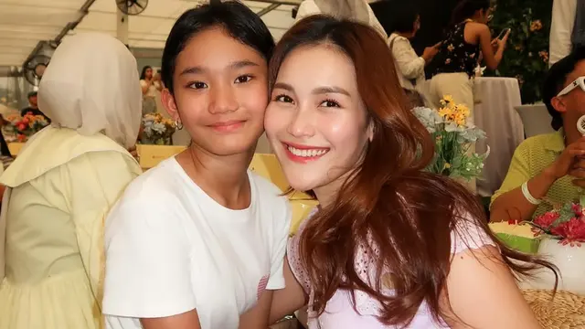 7 Potret Artis di Acara Cake Picnic Story Hesti Purwadinata, Bergaya Penuh Ceria