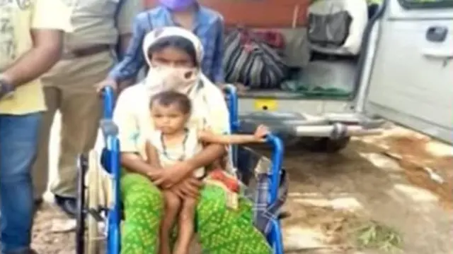 Bocah Ini Jalan Kaki Sejauh 350 KM Sambil Dorong Kursi Roda Ibunya Demi Mudik, Bikin Haru