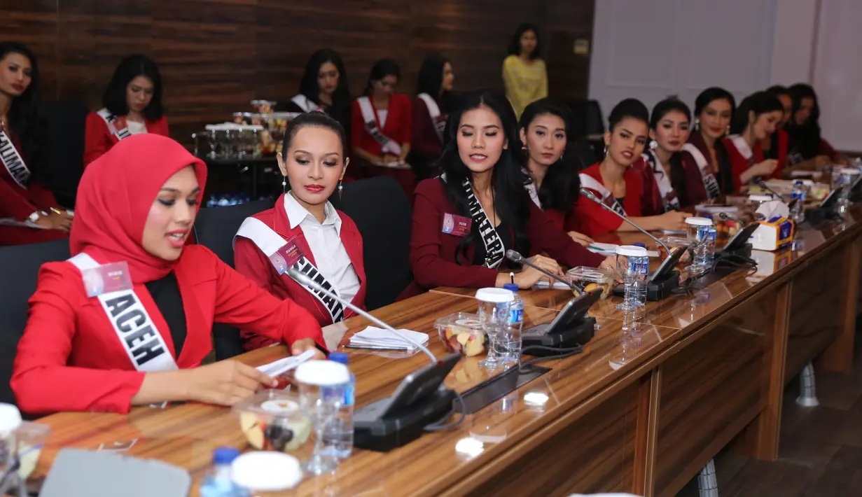 Komite Ekonomi dan Industri Nasional (KEIN) memberikan pembekalan kepada 39 finalis Puteri Indonesia 2018 sebelum menyandang Mahkota Puteri Indonesia 2018. (Adrian Putra/Bintang.com)