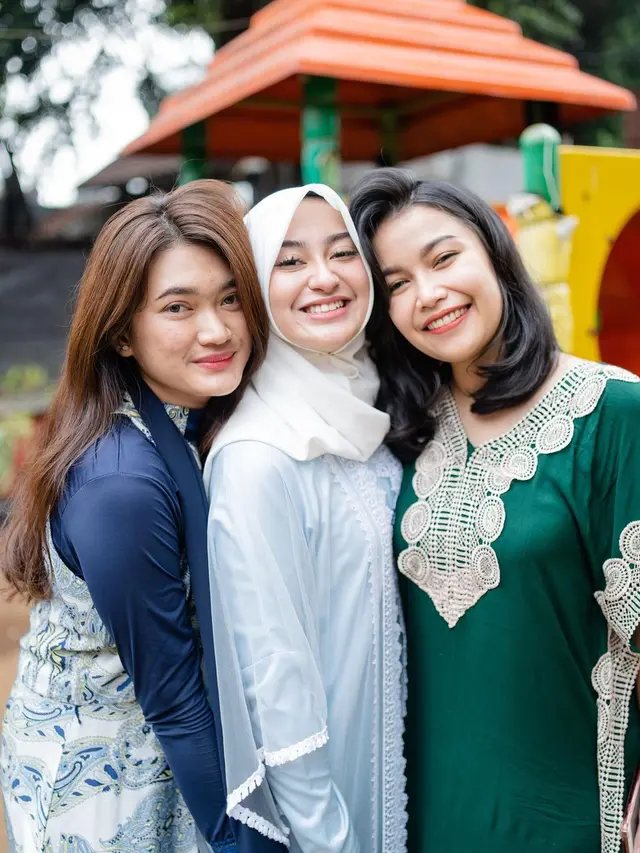 6 Potret Memes Prameswari Rayakan Ultah di Panti Asuhan, Memesona Pakai Hijab