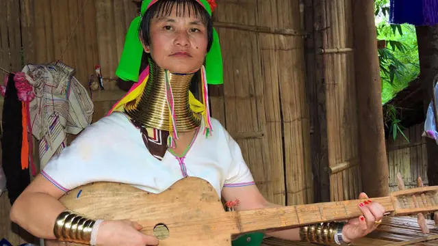 6 Tradisi Aneh Bagi Kaum Wanita Di Berbagai Dunia