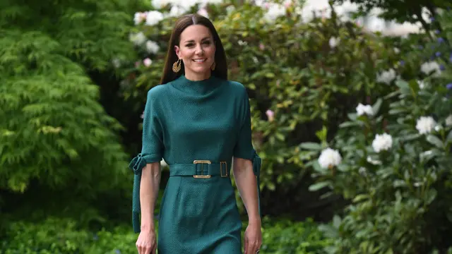 Kate Middleton Wakili Ratu Elizabeth II di Acara Penghargaan, Tampil Beda dengan Gaun Hijau Rp14 Juta