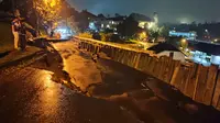 Akses Jalan Menuju Stasiun Batutulis Ambles, Penumpang KA Pangrango Dialihkan ke Stasiun Paledang