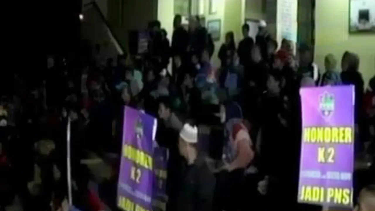 VIDEO: Ribuan Tenaga Honorer Ciamis Berunjuk Rasa di Jakarta