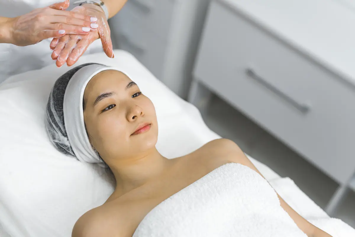Rekomendasi Perawatan Wajah untuk Cerahkan Kulit dalam 1x Treatment, Aman dan Nggak Bikin Worry!