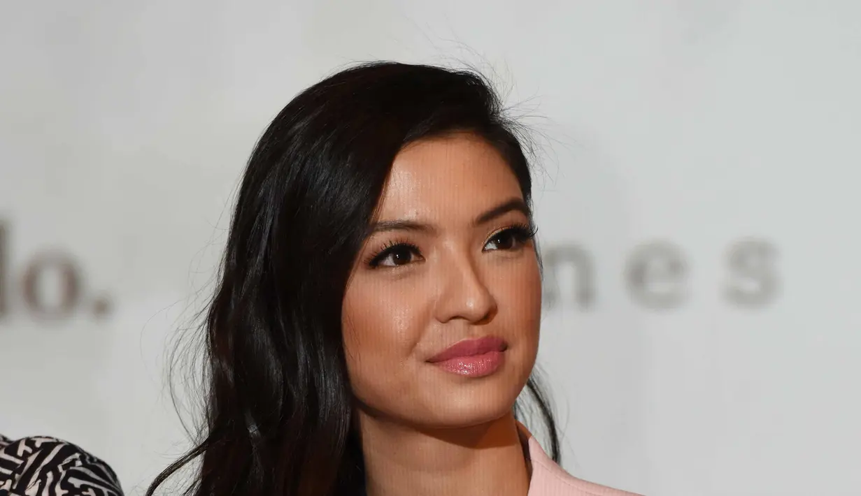 Tidak ada wanita yang jelek menurut Raline, asalkan ada keinginan untuk merawat diri dan konsisten melakukannya setiap hari. Ia juga mengatakan harus ada improvisasi dalam diri setiap wanita. (Nurwahyunan/Bintang.com)