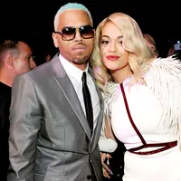 Rita Ora dan Chris Brown (via usmagazine.com)