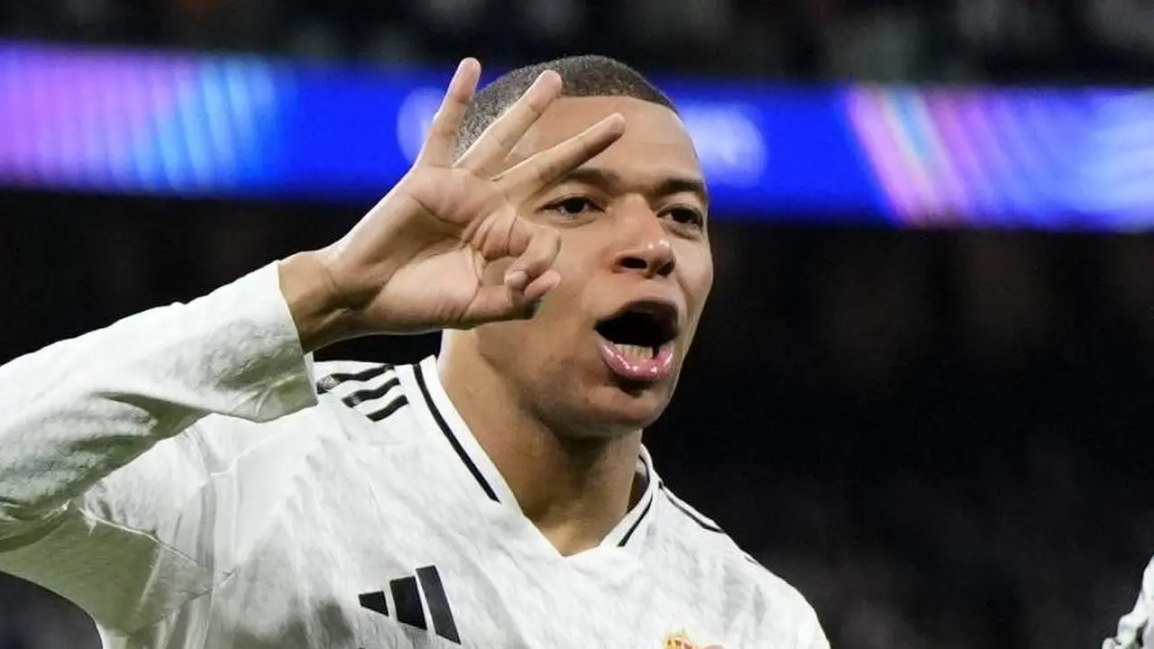 Kylian Mbappe merayakan gol ketiga Real Madrid dalam laga Liga Champions 2024/2025 melawan Manchester City, Kamis (20/2/2025) dini hari WIB. (c) AP Photo/Manu Fernandez