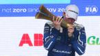 Pembalap&nbsp;Maserati MSG Racing,&nbsp;Maximilian Gunther mencium trofi setelah memenangkan balapan Jakarta E-Prix 2023 Round-11 yang berlangsung di Jakarta International E-Prix Circuit (JIEC), Ancol, Jakarta, Minggu (04/06/2023). (Bola.com/Bagaskara Lazuardi)