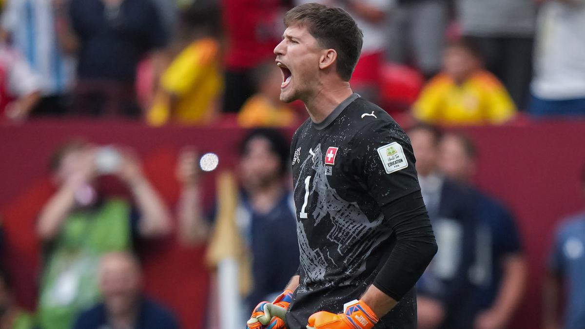 Ketangguhan Gregor Kobel Jadi Penentu Lolosnya Swiss