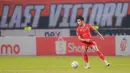 <p>Pemain Persija Jakarta, Rizky Ridho menggiring bola saat pertandingan pekan ketujuh BRI Liga 1 2023/2024 melawan Borneo FC yang berlangsung di Stadion Patriot Candrabhaga, Bekasi, Rabu (9/8/2023). (Bola.com/Bagaskara Lazuardi)</p>