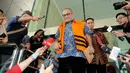 Pengusaha Yogan Askan usai menjalani pemeriksaan perdana di gedung KPK, Jakarta, Jumat (15/7). Nilai suap terjadi dalam proyek senilai Rp 300 miliar untuk pembangunan 12 ruas jalan. (Liputan6.com/Helmi Afandi)