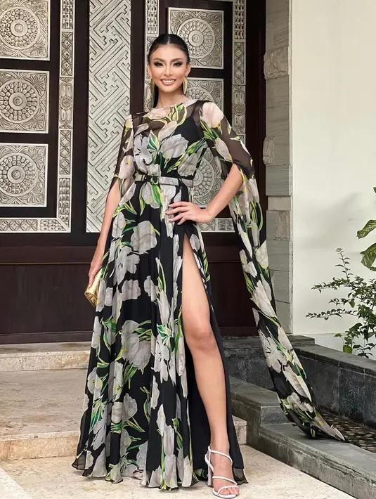 Andina Julie sendiri akan bersaing dengan puluhan kontestan lainnya di Miss Grand International 2022 pada 25 Oktober 2022 mendatang. Penampilan Andina ini pun begitu dinantikan oleh banyak penggemar ajang kecantikan. (Liputan6.com/IG/@andina_julie)
