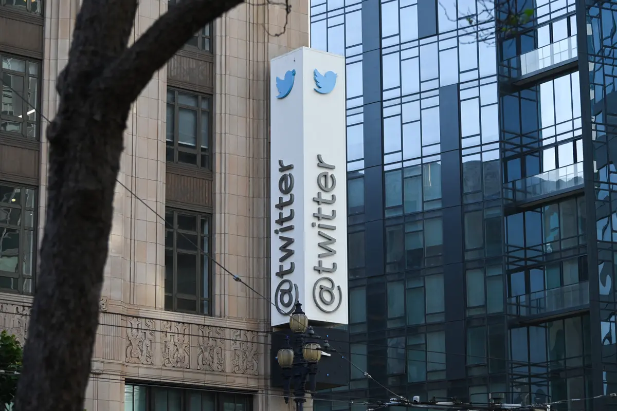 Twitter Berhentikan 50 Persen Karyawan