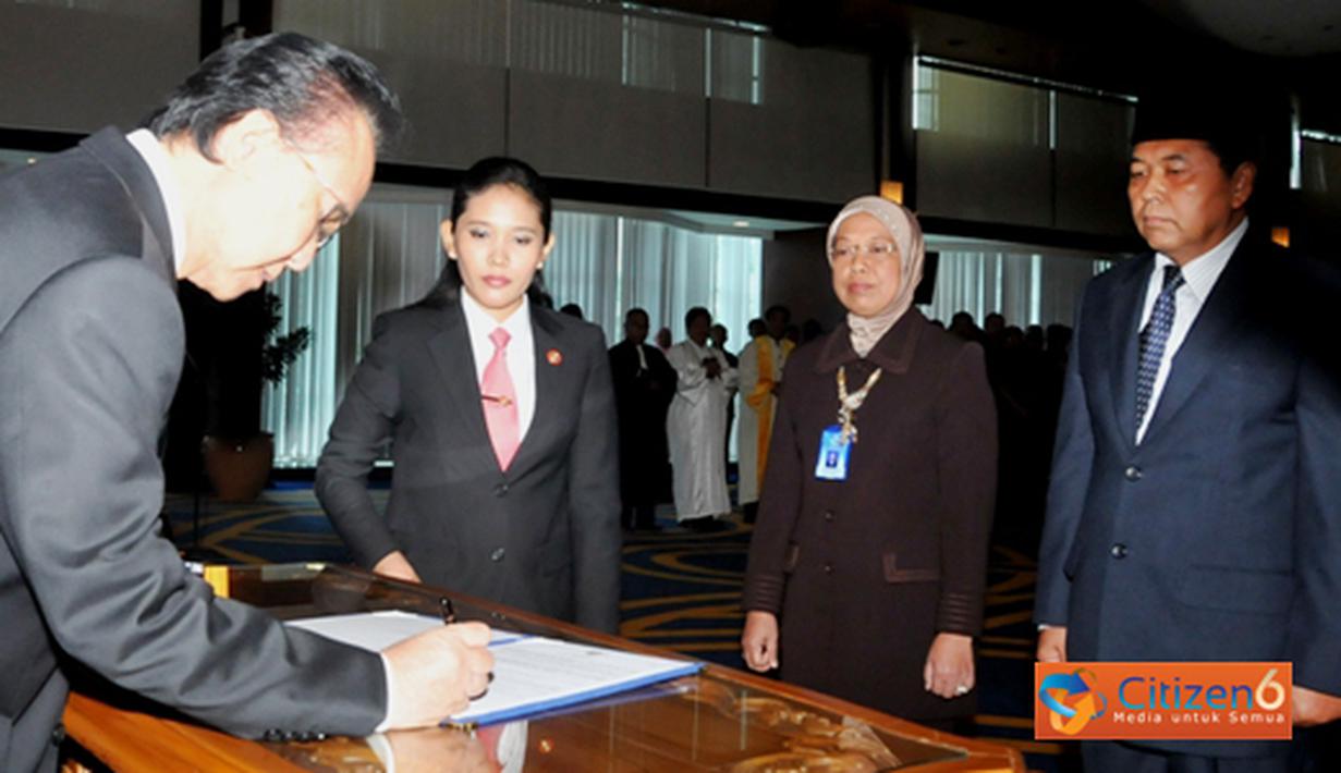 Citizen6, Jakarta: Pelantikan ini didasarkan pada KEP.01/MEN-KP/KP.430/2012. Pelantikan ini, masih didominasi wajah-wajah lama yang selama ini sudah menduduki posisi sebagai Eselon II di KKP. (Pengirim: Efrimal Bahri)