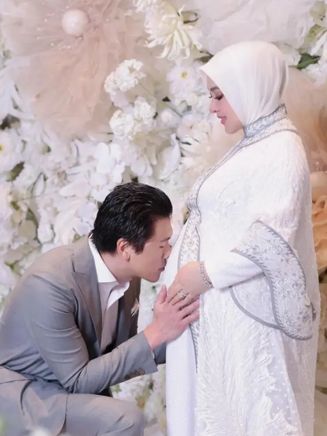 Gaya Syahrini Pamer Baby Bump saat Hamil 7 Bulan. [@princessyahrini]